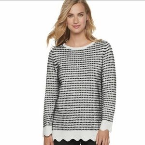 2 for $15 🌟 Elle Black and White scallop tunic Sweater